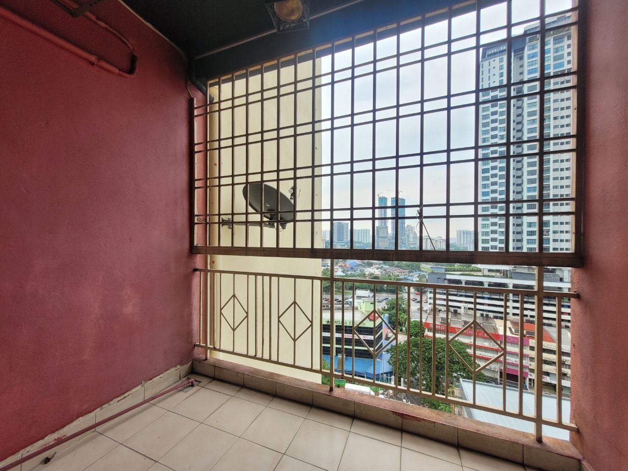 Renovated Zamrud Apartment - photo 7