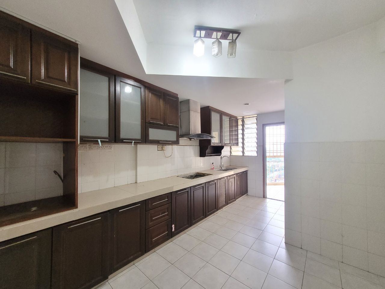 Renovated Zamrud Apartment - photo 8