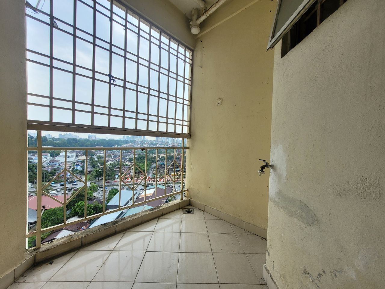 Renovated Zamrud Apartment - photo 9