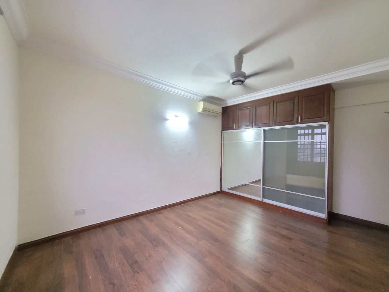 Renovated Zamrud Apartment - photo 10