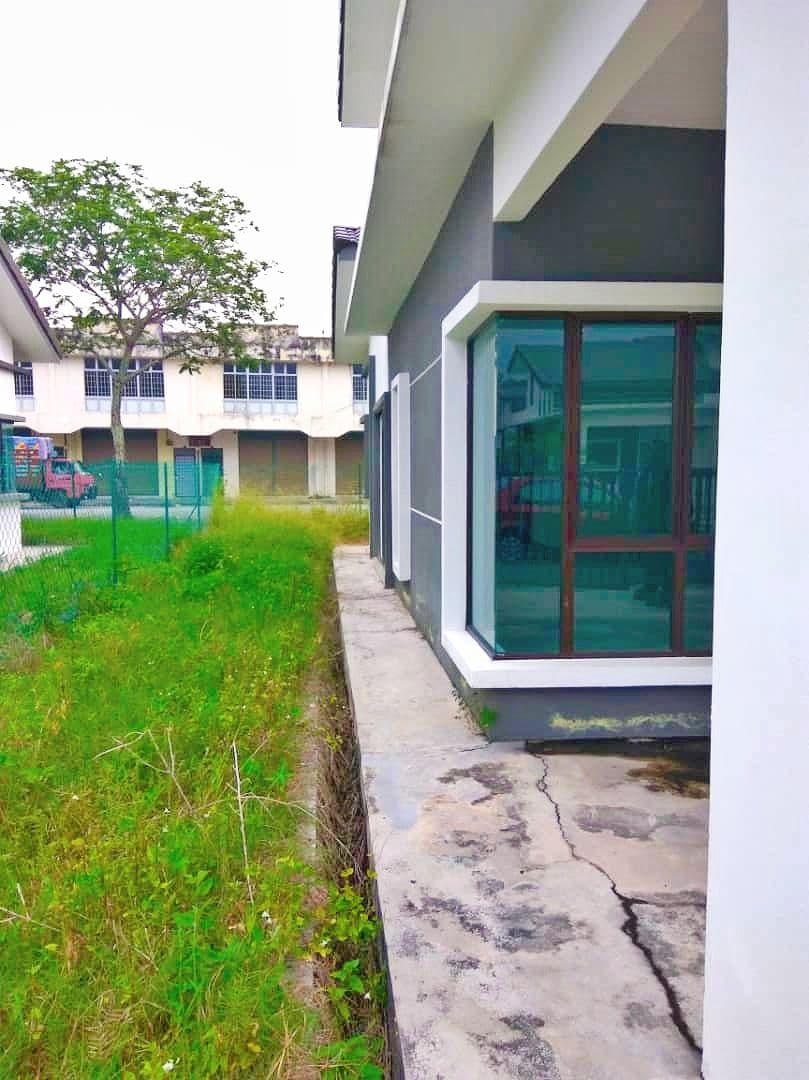 Freehold Semi D House Banting Taman Langat Jaya - photo 2