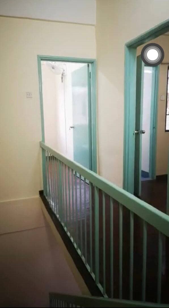 PARTIALY FURNISHED Townhouse, Seksyen 9 Shah Alam