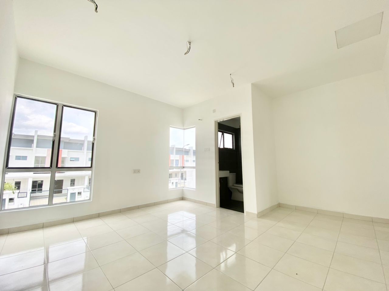 LOW DENSITY 2-STY TERRACE TELUK PANGLIMA GARANG - photo 9