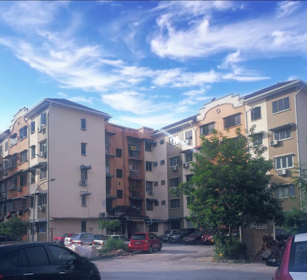 Flat at Taman Sungai Besi, Kuala Lumpur - photo 1