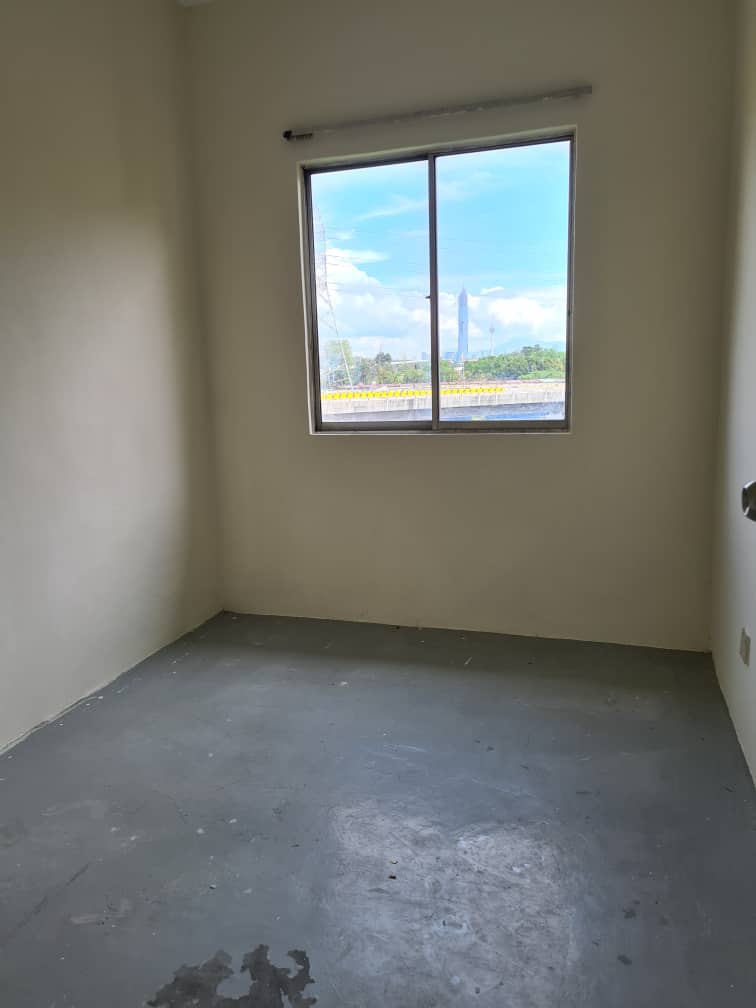 Flat at Taman Sungai Besi, Kuala Lumpur - photo 3