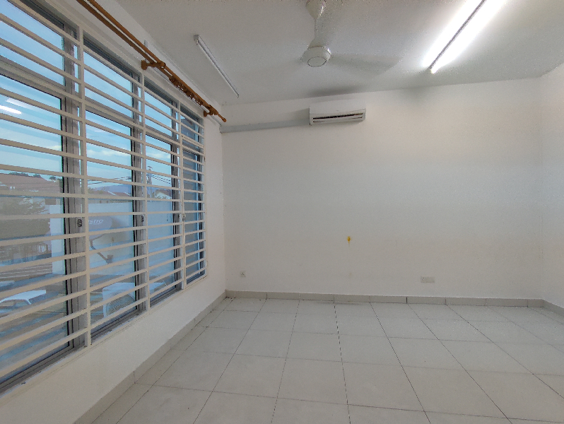 [KITCHEN CABINET + AIRCOND] 2Sty Gated Guarded in Semenyih - photo 3