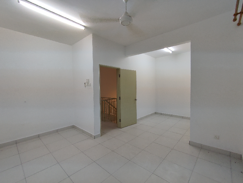 [KITCHEN CABINET + AIRCOND] 2Sty Gated Guarded in Semenyih - photo 4