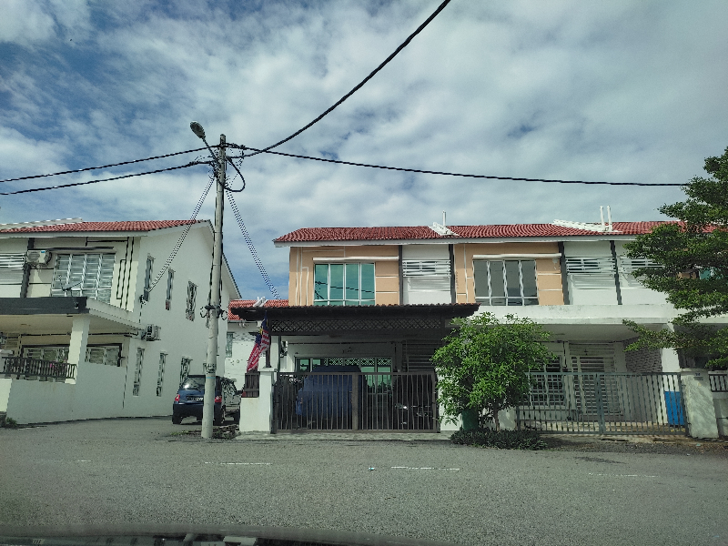 2sty House near EcoWalk and Econsave