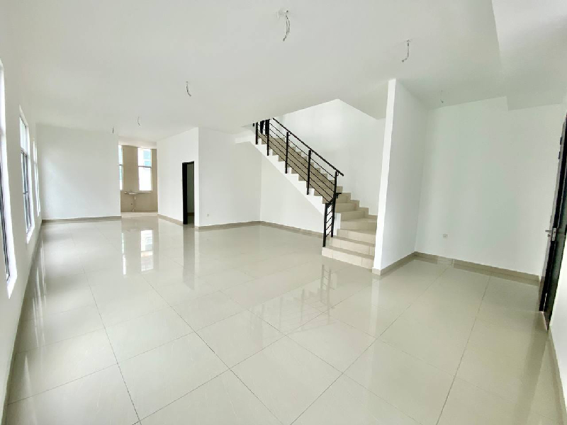 [Endlot Like New] 2sty at Bangi Avenue near PLUS Highway - photo 3