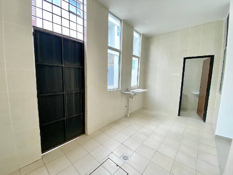 [Endlot Like New] 2sty at Bangi Avenue near PLUS Highway - photo 4