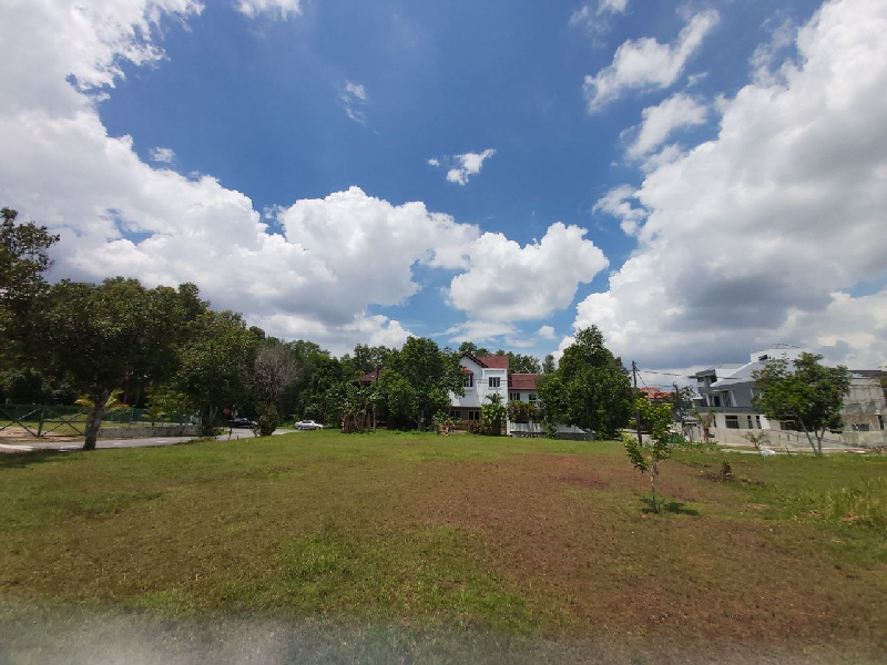 CORNER LOT Bungalow Land in Bukit Meringin near Country Heights