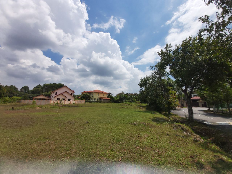 CORNER LOT Bungalow Land in Bukit Meringin near Country Heights - photo 3