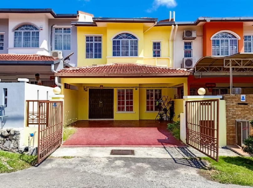 PARTIALLY FURNISH 2sty at Taman Semenyih Mewah