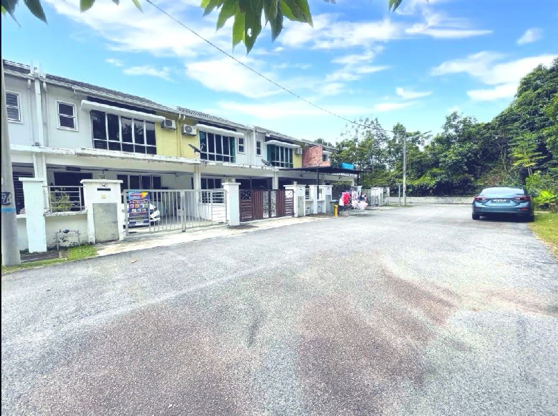 RENOVATED 2 tingkat teres Taman Desa Saujana,Hulu Langat