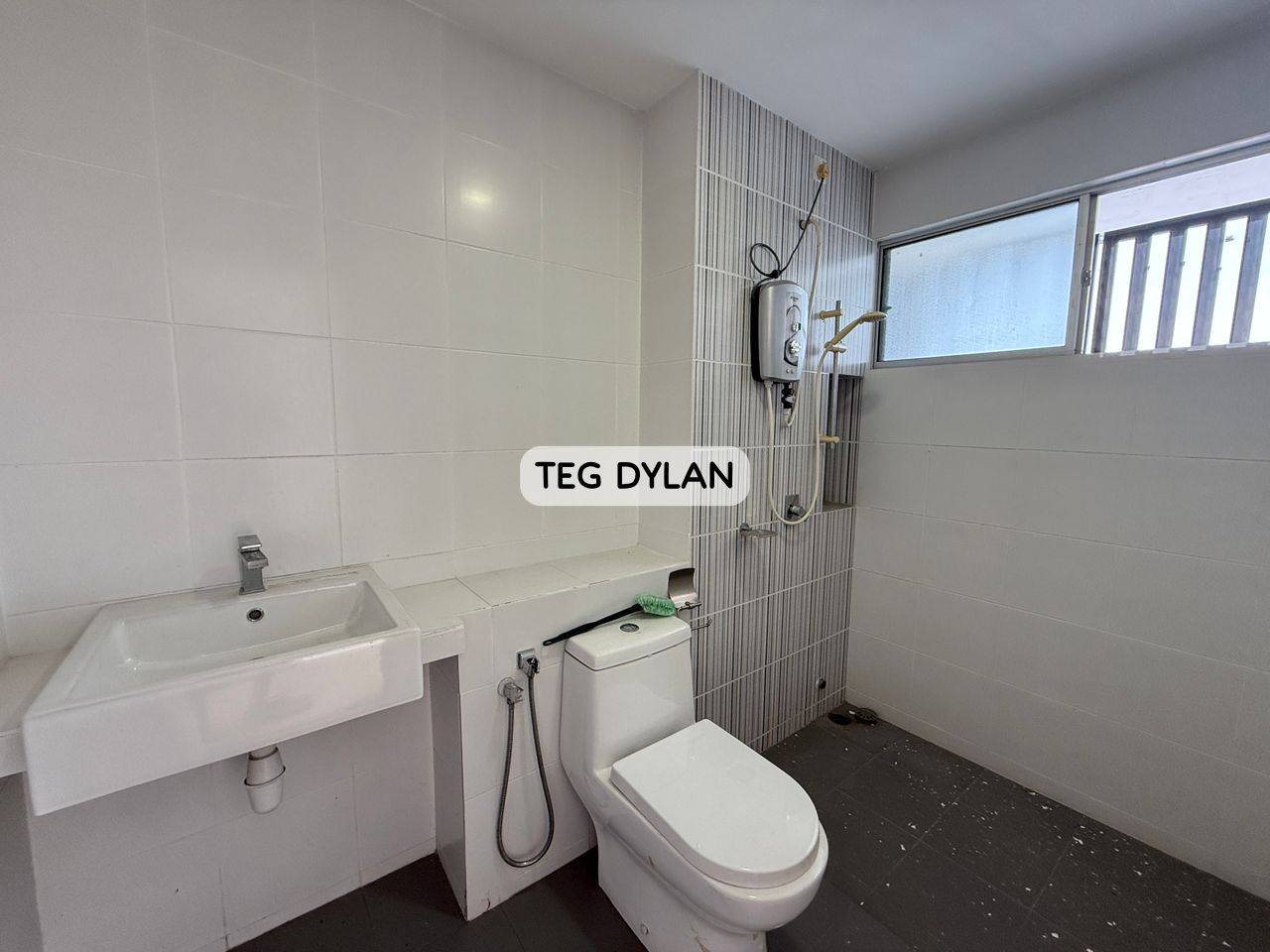 Teg Dylan Bayuemas 2sty Corner - photo 13