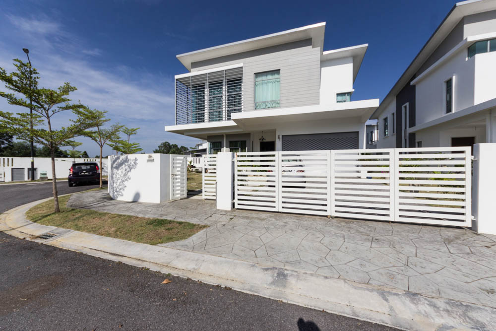 NEW 2 Storey CORNER Bungalow Kota Seriemas - photo 1