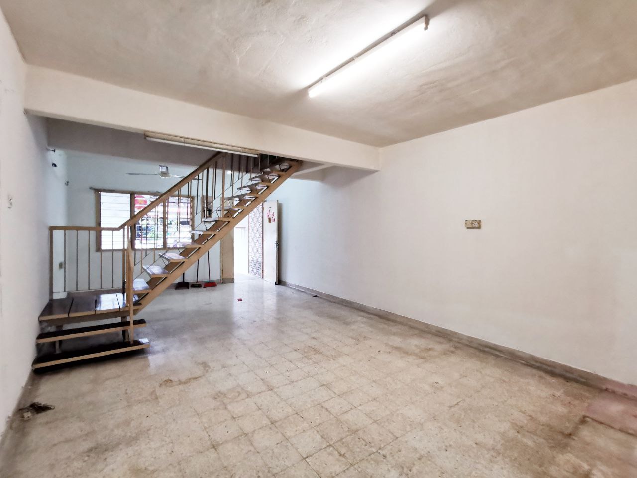 Double Storey Terrace Housr Jalan J Taman Melawati - photo 2