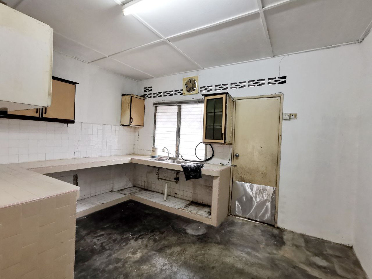 Double Storey Terrace Housr Jalan J Taman Melawati - photo 4