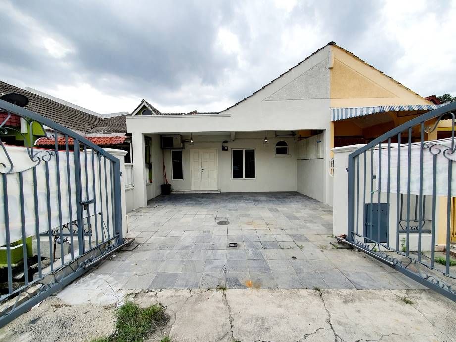 Taman Mawar, Taman Kinrara Seksyen 5 - photo 1