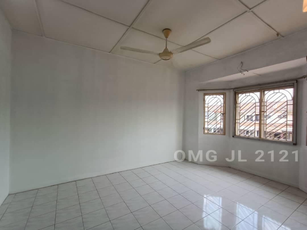 580k Bukit Tinggi 1 Klang 2Sty 18x65 - photo 3