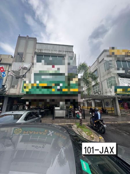 3 5mil Eleven Avenue 3Sty Endlot Shop 32x80 - photo 2
