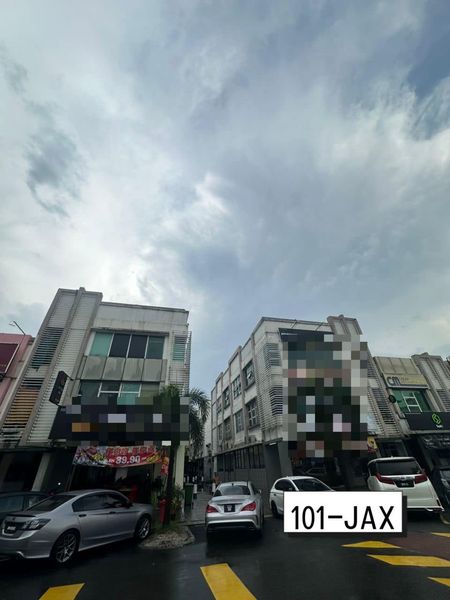 3 5mil Eleven Avenue 3Sty Endlot Shop 32x80 - photo 3