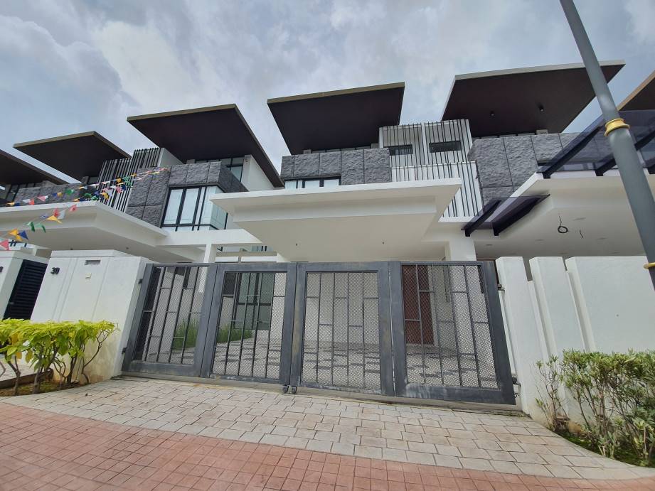 sierra 6 3 storey superlink house - photo 3