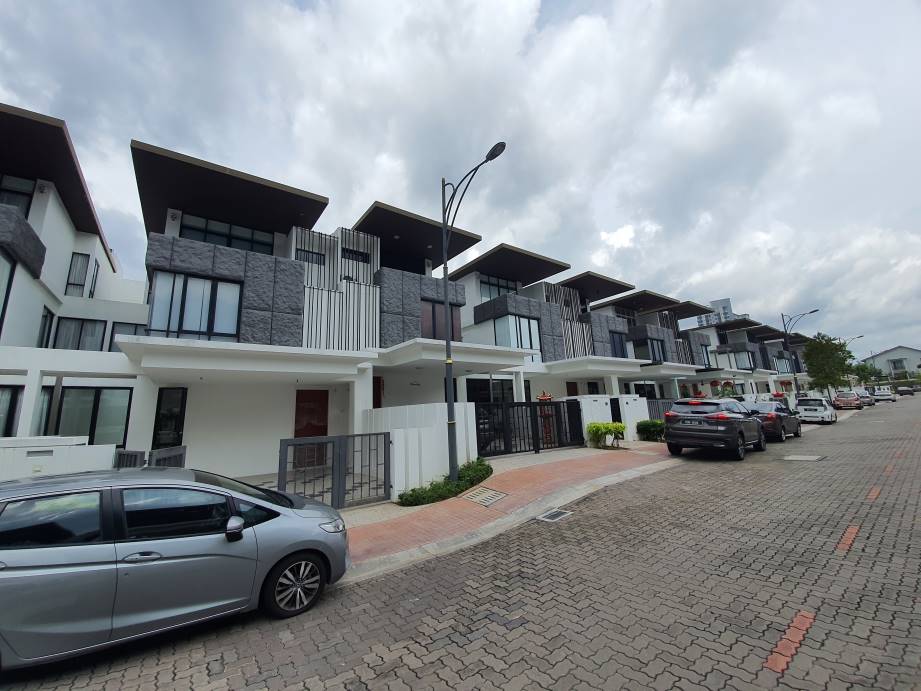sierra 6 3 storey superlink house - photo 5