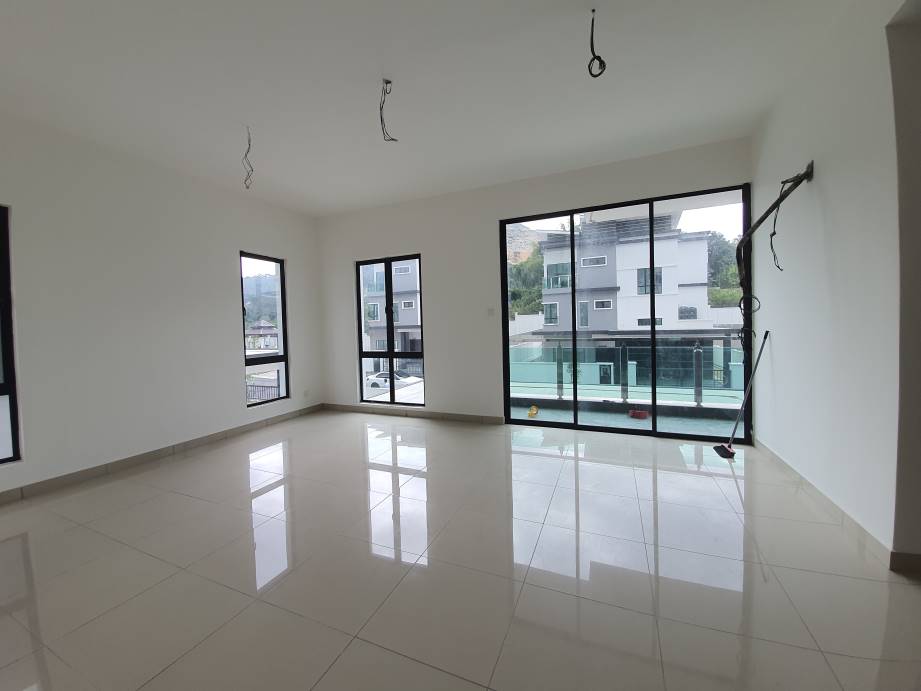 rafflesia residence semi D - photo 2