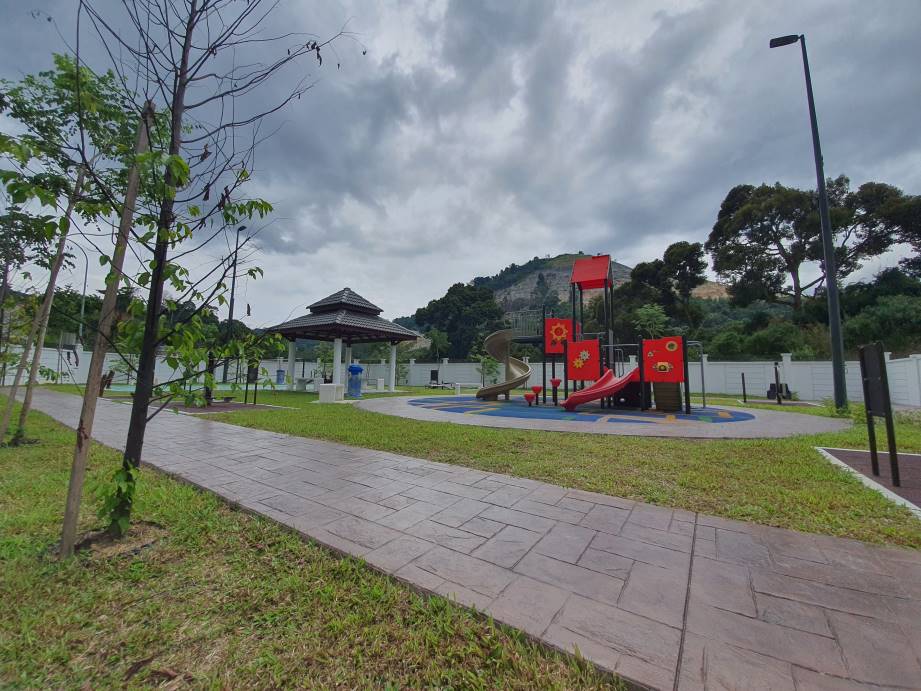 rafflesia residence semi D - photo 13