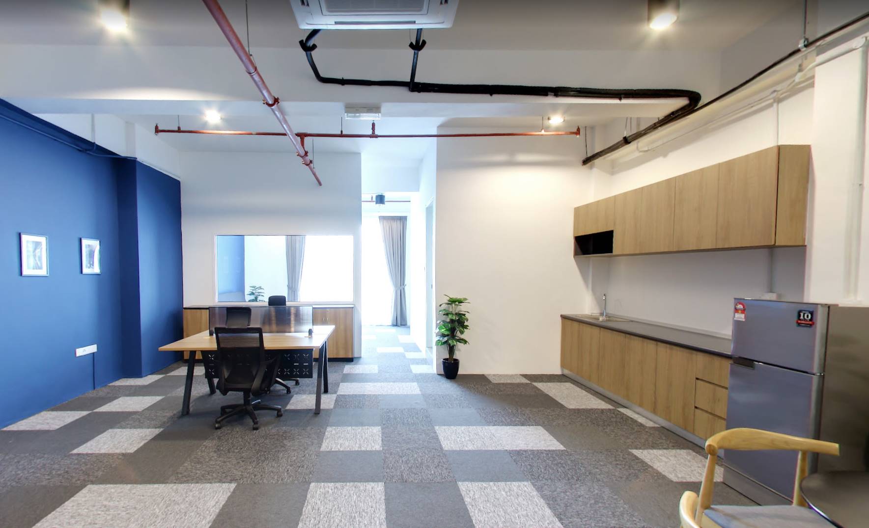 Metropolitan Square Commercial - photo 2