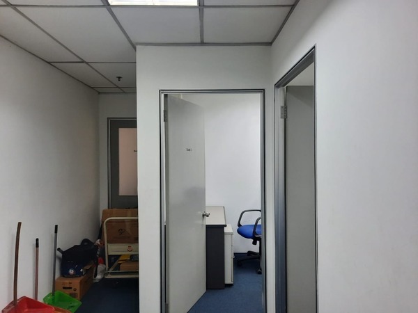Leisure Commerce Square office - photo 2