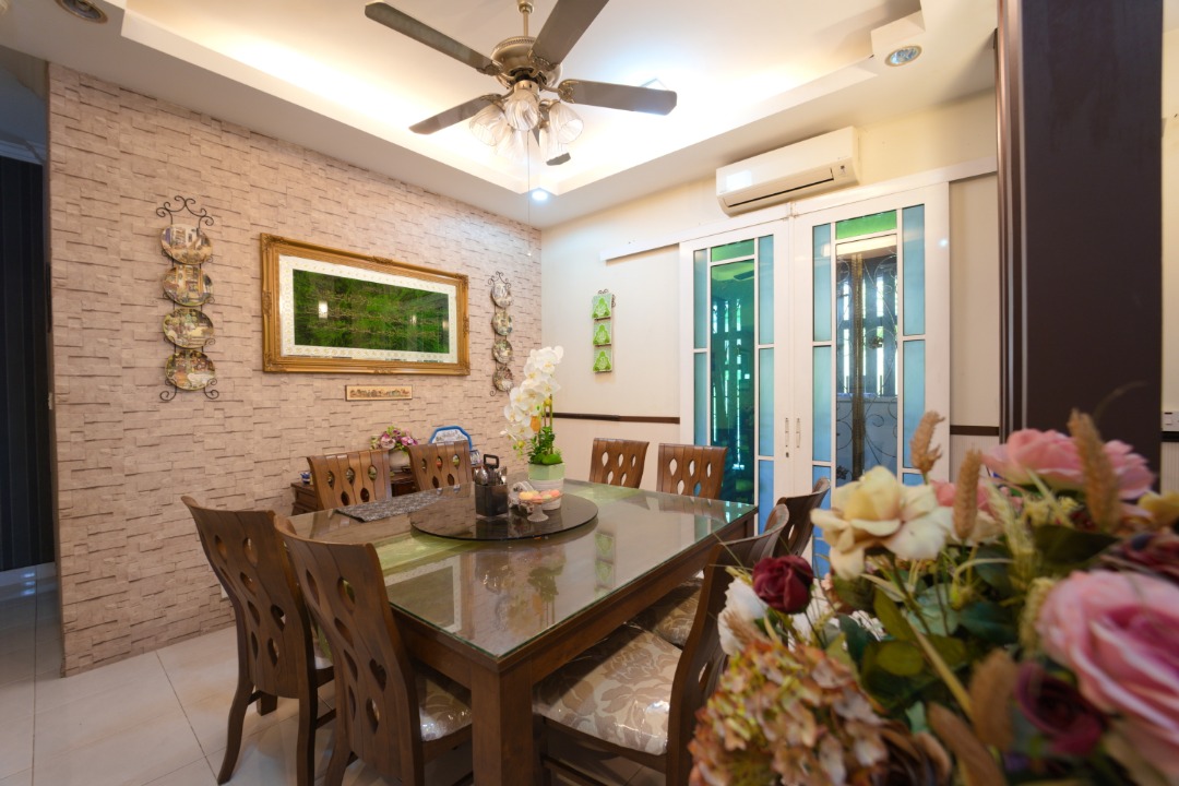 RENOVATED End Lot 2-Storey Alam Damai Cheras