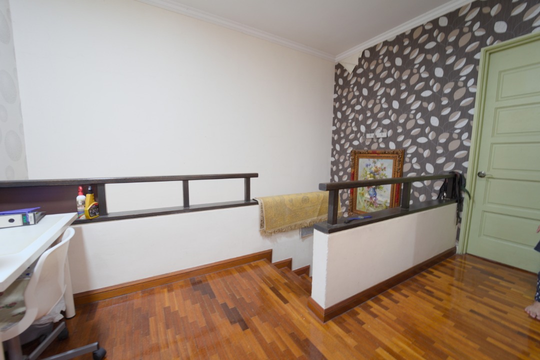 RENOVATED End Lot 2-Storey Alam Damai Cheras - photo 10