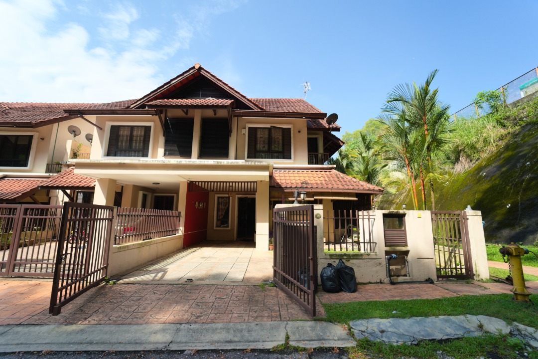 RENOVATED End Lot 2-Storey Alam Damai Cheras - photo 12