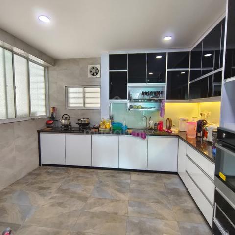 The Oasis Condo 2car parks 560k