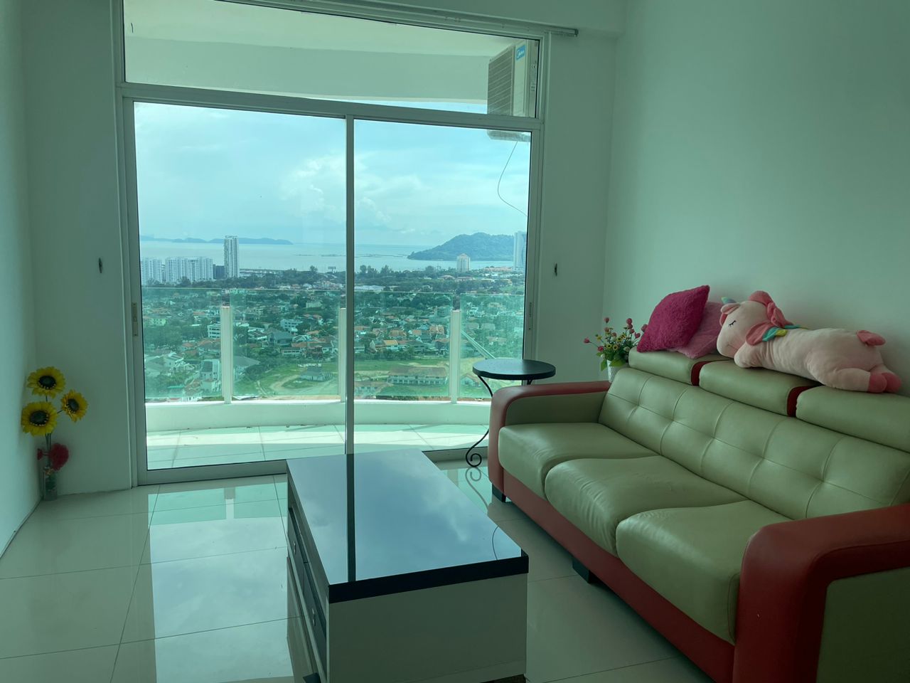 The Oasis Condo 2car parks 510k - photo 2
