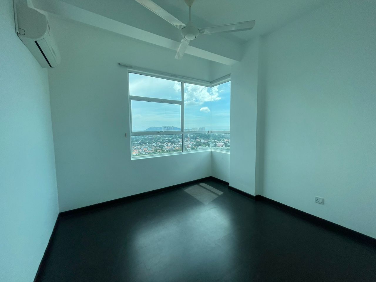 The Oasis Condo 2car parks 510k - photo 7