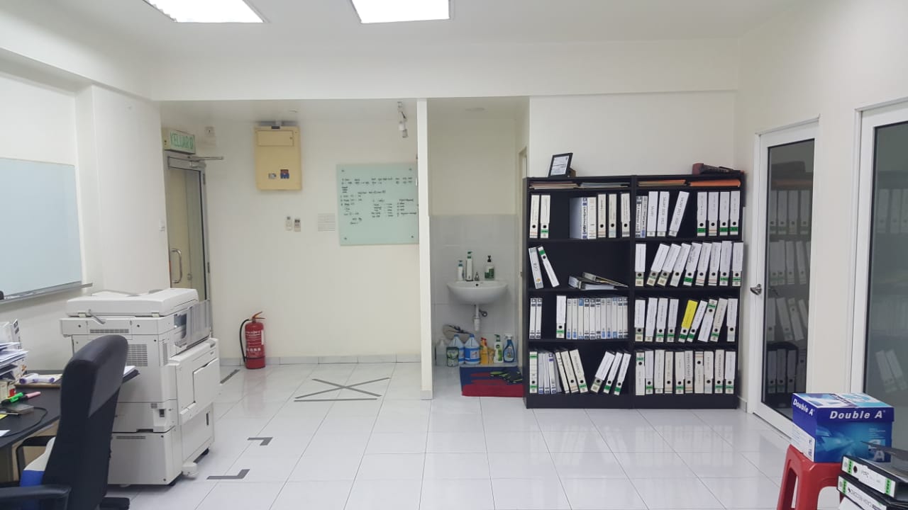 Queen avenue office 6666 - photo 2