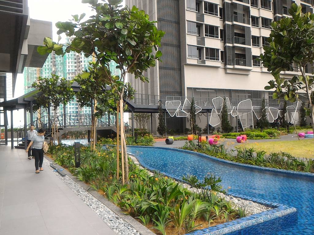 Petalz Train KL Sentral Mid Valley Bangsor South - photo 6