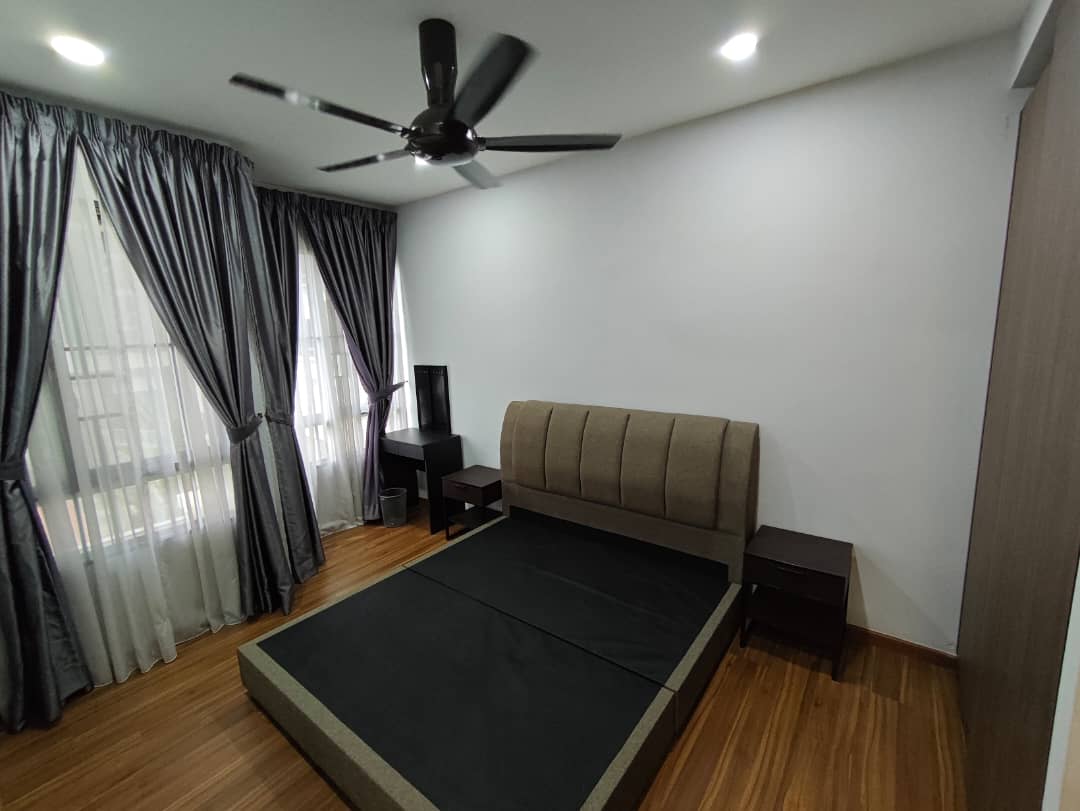 Petalz Train KL Sentral Mid Valley Bangsor South - photo 5