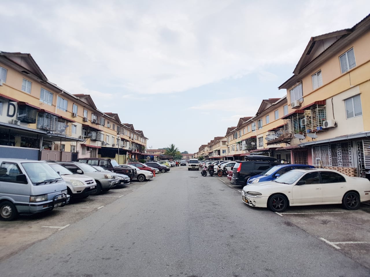 taman bunga raya apartment dahlia bukit beruntung - photo 1