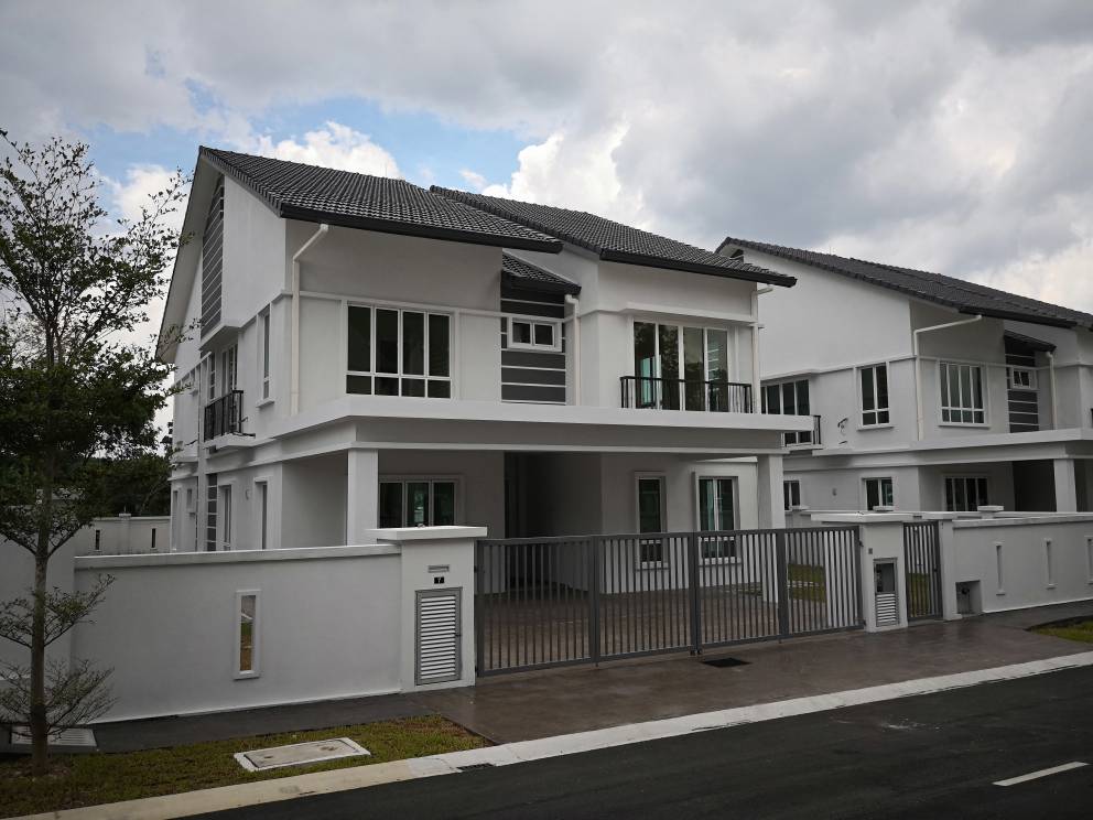 Type B  2 Sty BUNGALOW TAMAN BUKIT ROS - photo 2