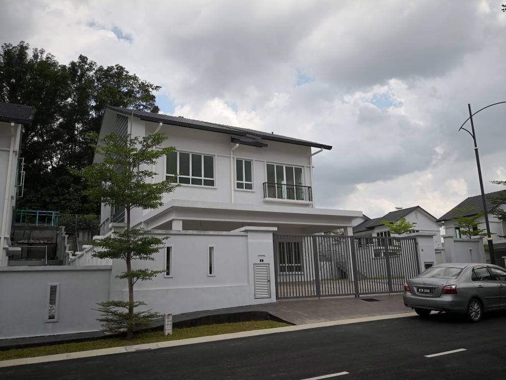 TypeC 2 5 Sty SPLIT LEVEL BUNGALOW TAMAN BUKIT ROS - photo 6
