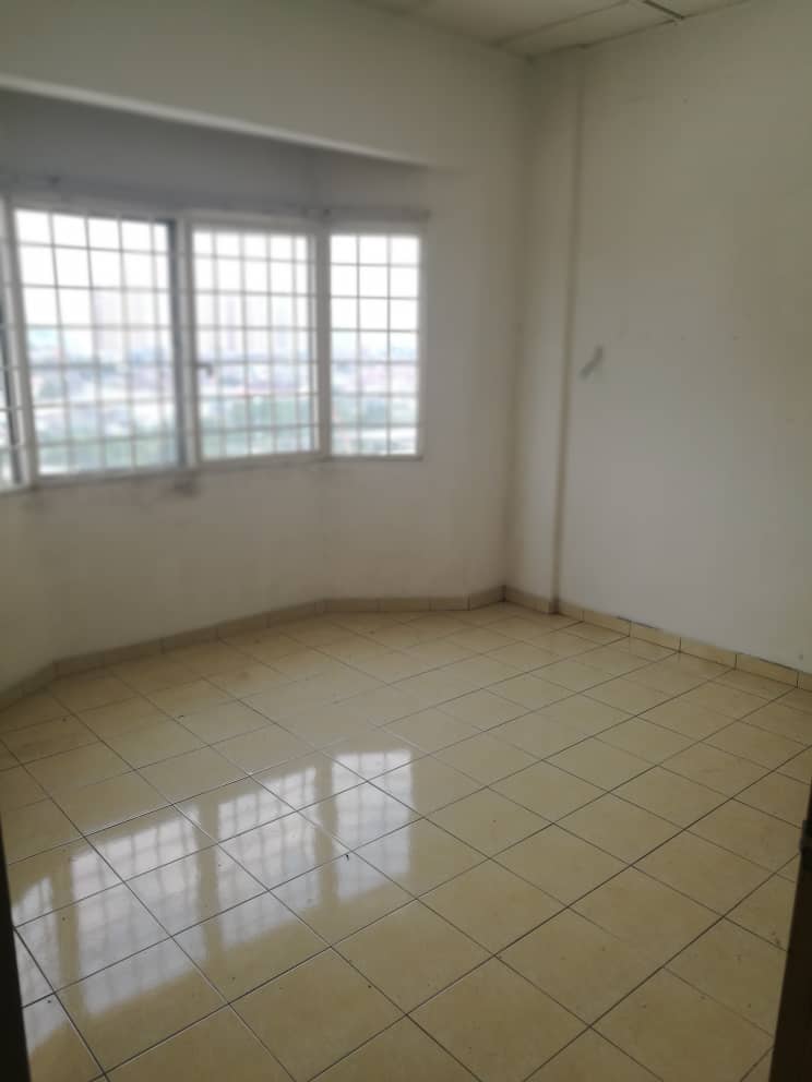 875sqft Pangsapuri Bayu Taman Bukit Serdang - photo 3