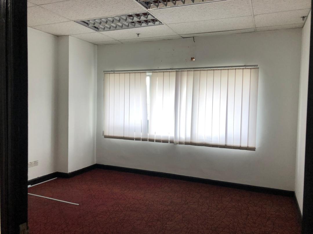 LBS15 1455sqft Office Menara Uncang Emas UE3 - photo 4