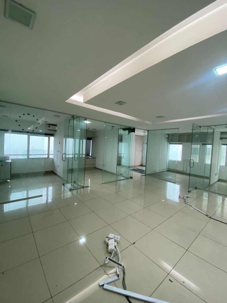 LBS14 2500sqft Office Menara Uncang Emas UE3 - photo 2