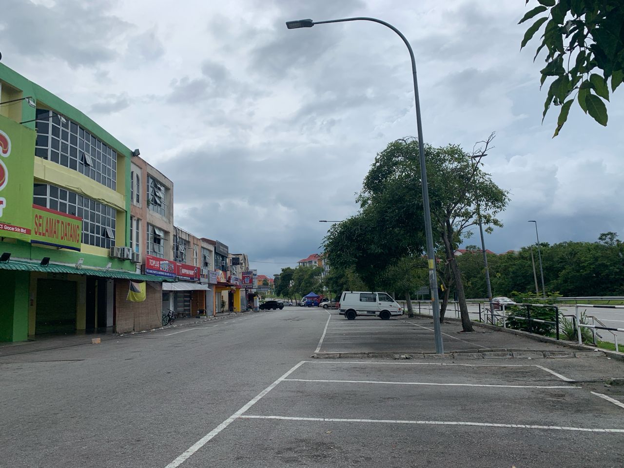 Bandar Enstek Pusat  ...