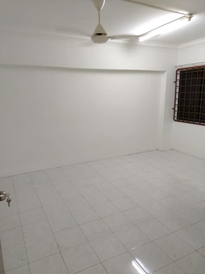 Flat Taman Bukit Mewah Tampoi - photo 1