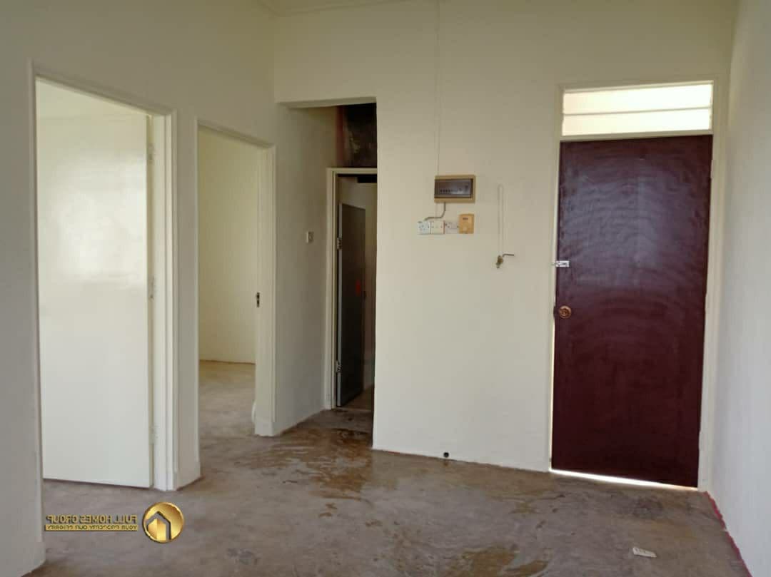 Flat Taman Perling Jln Camar